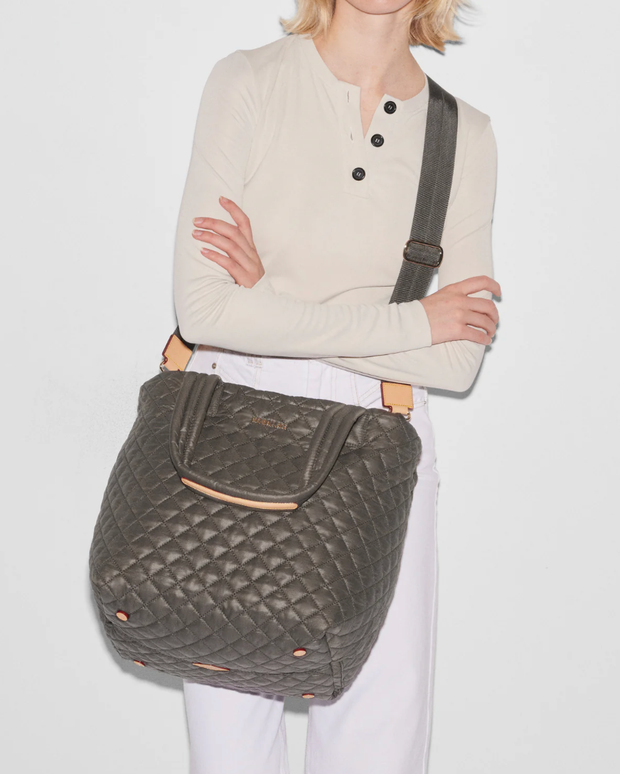 Medium Metro Tote Deluxe-Magnet
