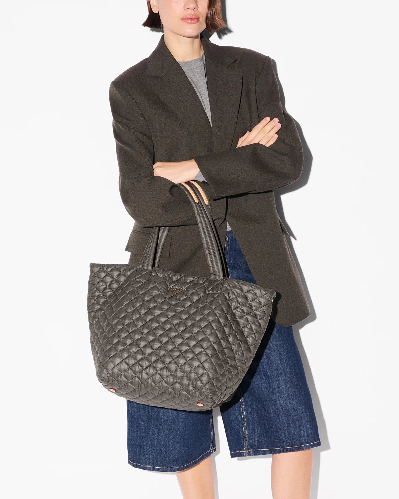 Medium Metro Tote Deluxe-Magnet