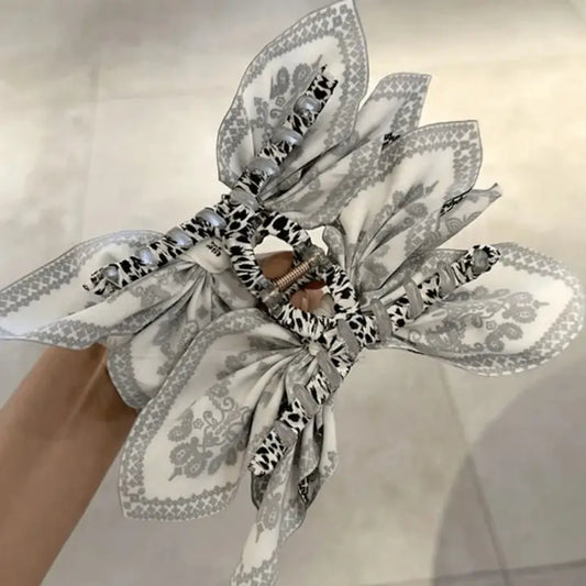 Paisley Bow Claw