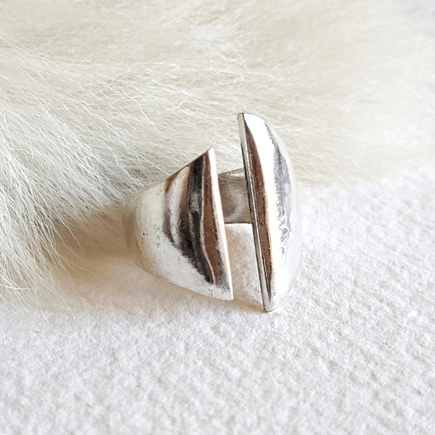 Adjustable Open Modern Ring