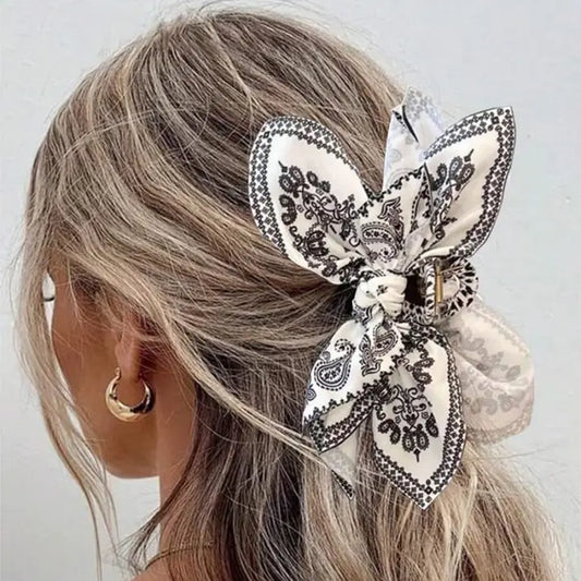 Paisley Bow Claw