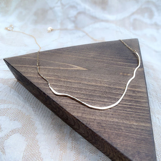 Liquid Curved Bar Necklace