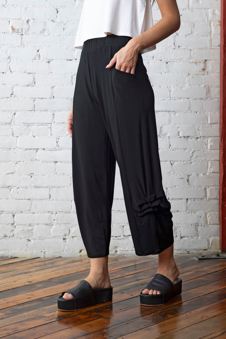 Side Pleat Pocket Pant